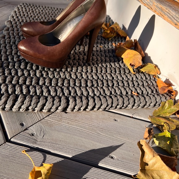 Guess WGREAGAN - Rich Burnished Brown Leather Wood-tone Platform 5” Heels pumps - Picture 6 of 14